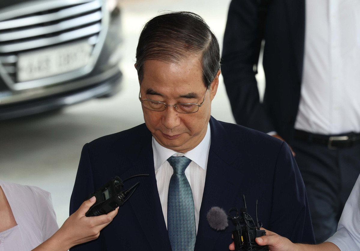 ▲비상계엄 사태에 가담·방조한 혐의를 받는 한덕수 전 국무총리가 22일 서울 서초구 서울고등검찰청에 마련된 내란특별검사팀 사무실에 피의자 신분으로 출석하고 있다. 신태현 기자 holjjak@