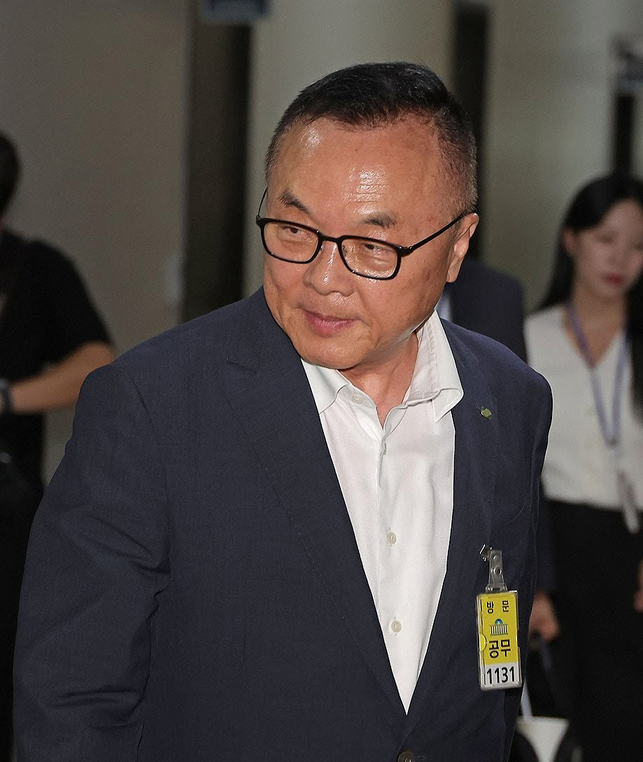 ▲황주호 한국수력원자력 사장이 19일 미국 웨스팅하우스와 맺은 지식재산권 분쟁 종료 합의문과 관련한 의원 질의에 답변하기 위해 국회 산업통상자원중소벤처기업위원회 전체회의장으로 들어서고 있다. (사진제공=연합뉴스)