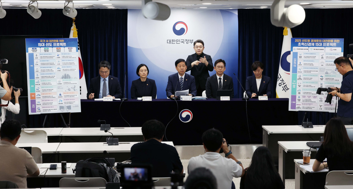 ▲구윤철 부총리 겸 기획재정부 장관이 22일 서울 종로구 정부서울청사에서 열린 새정부 경제성장전략 관계부처 합동 브리핑에서 발언하고 있다. 신태현 기자 holjjak@