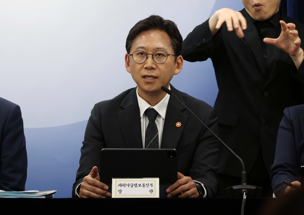 ▲배경훈 과학기술정보통신부 장관이 22일 서울 종로구 정부서울청사에서 열린 새정부 경제성장전략 관계부처 합동 브리핑에서 발언하고 있다. 신태현 기자 holjjak@