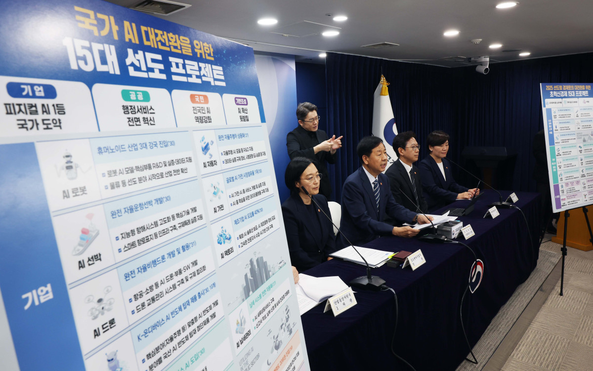 ▲구윤철 부총리 겸 기획재정부 장관이 22일 서울 종로구 정부서울청사에서 열린 새정부 경제성장전략 관계부처 합동 브리핑에서 발언하고 있다. 신태현 기자 holjjak@