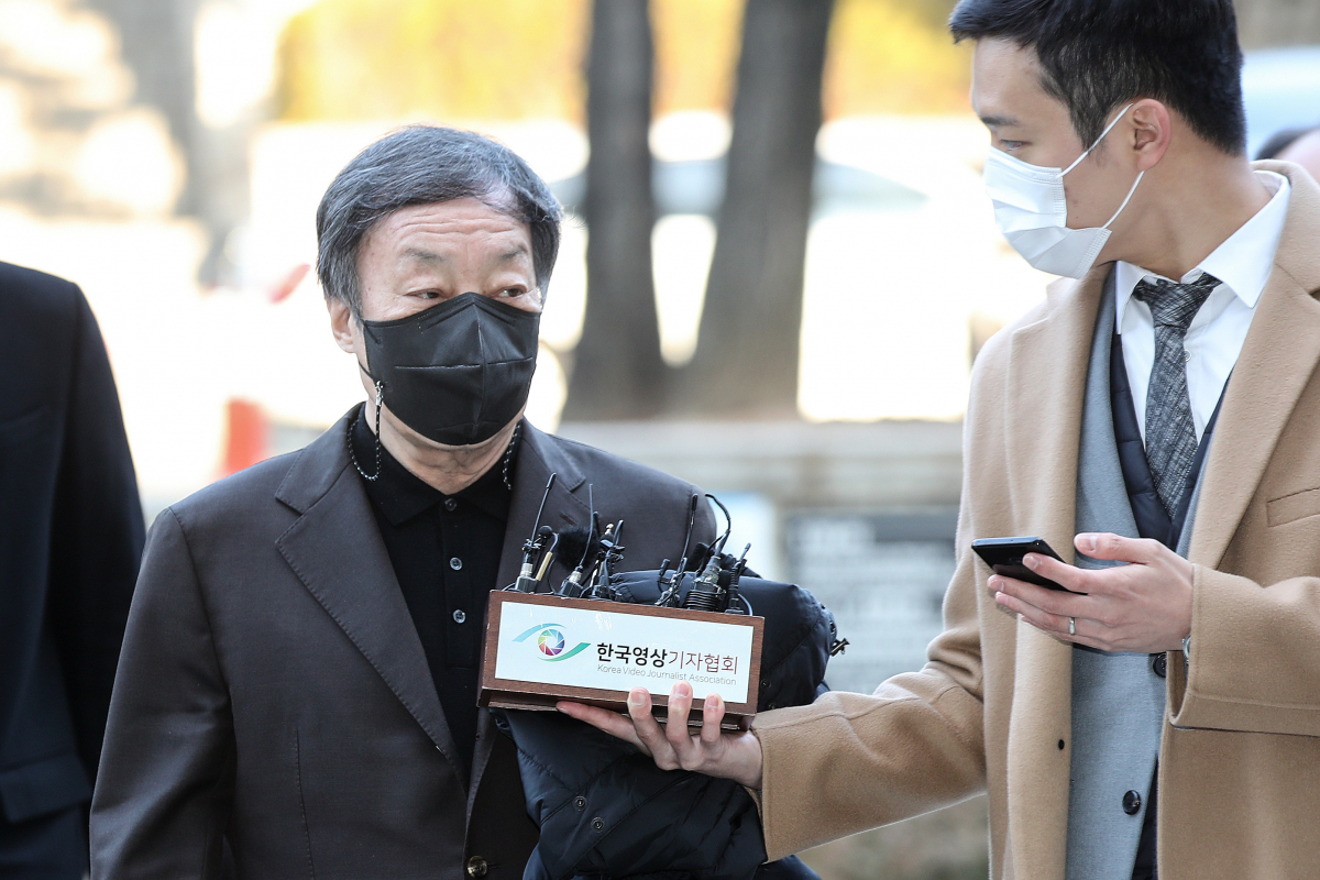 ▲'불법 브로커'로 활동하며 사업가들로부터 뒷돈을 챙겼다는 의혹을 받고 있는 윤우진 전 용산세무서장. (뉴시스)