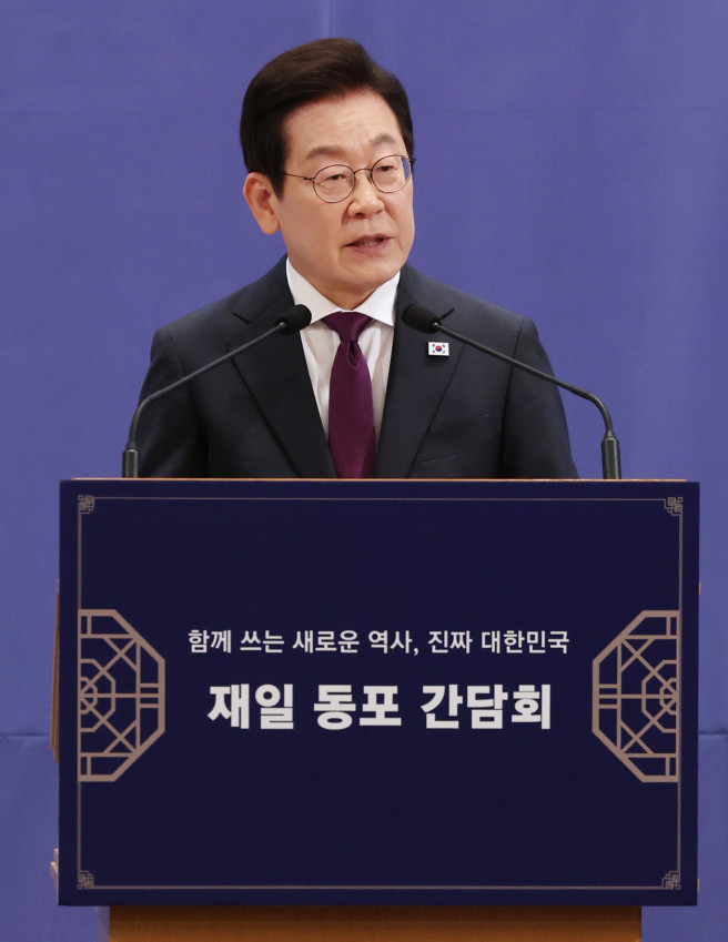 ▲이재명 대통령이 23일 일본 도쿄의 한 호텔에서 열린 재일동포 오찬 간담회에 참석해 발언하고 있다.      (연합뉴스)