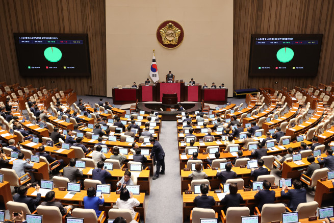 ▲24일 국회 본회의에서 '노동조합 및 노동관계조정법 일부개정법률안(노란봉투법)'이 통과되고 있다. 2025.8.24. (연합뉴스)