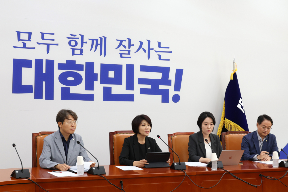 ▲한정애 더불어민주당 정책위의장이 24일 서울 여의도 국회에서 2024년 회계연도 결산 심사 관련 기자간담회를 하고 있다. (고이란 기자 photoeran@)