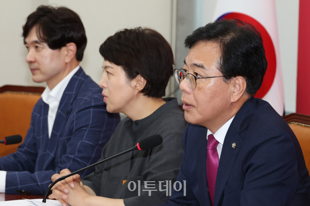 ▲송언석 국민의힘 비상대책위원장 겸 원내대표가 24일 서울 여의도 국회에서 현안 관련 기자간담회를 하고 있다. 고이란 기자 photoeran@