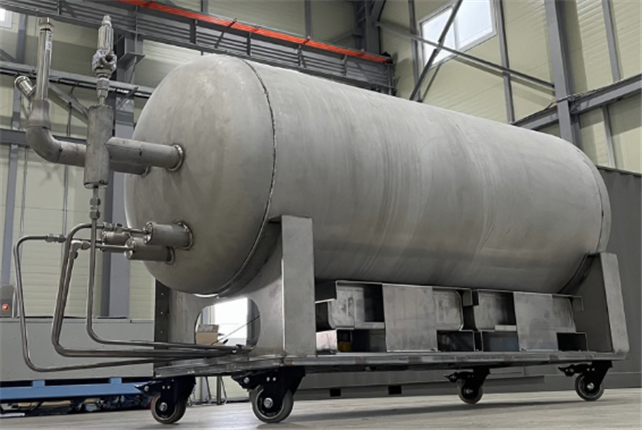 ▲액화수소 소형·경량화 공급시스템 시제품 (사진제공=한국철도기술연구원)