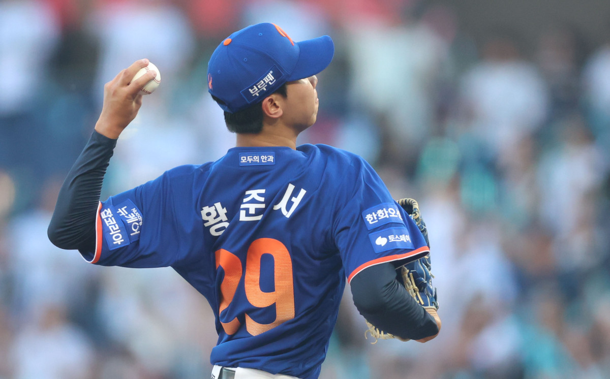 ▲17일 경남 창원NC파크에서 열린 프로야구 2025 신한 SOL 뱅크 KBO리그 한화이글스와 NC다이노스 경기. 1회 말 한화 선발 황준서가 역투하고 있다. (사진=연합뉴스)