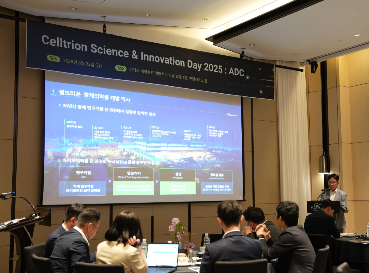 ▲22일 서울 여의도 페어몬트 호텔에서 열린 '셀트리온 사이언스&이노베이션 데이 2025'에서 권기성 셀트리온 연구개발부문장이 셀트리온의 신약 개발 전략에 대해 발표하고 있다. (사진제공=셀트리온)