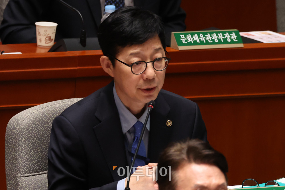 ▲박윤주 외교부 1차관이 25일 서울 여의도 국회에서 열린 예산결산특별위원회 전체회의에서 의원 질의에 답하고 있다. 고이란 기자 photoeran@