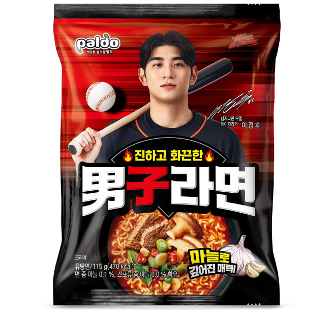 ▲종합식품기업 팔도가 ‘남자라면’ 신규 모델로 미국 프로야구 메이저리그(MLB) 샌프란시스코 자이언츠의 이정후 선수를 발탁했다. 이 선수 모델 전용 패키지는 한국과 미국에 한정해 선보여질 예정이다. (사진제공=팔도)