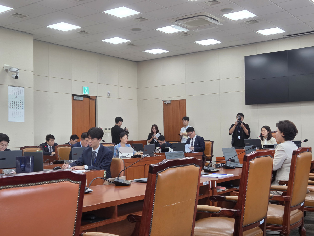 ▲25일 오후 국회 본청에서 기후특위 제1차 배출권거래법 및 기후예산소위가 열리고 있다. (유승호 기자 peter@)