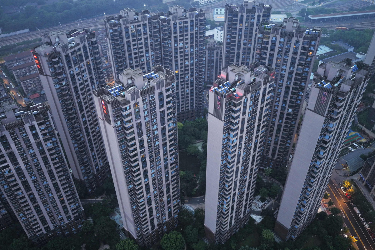 ▲13일(현지시간) 중국 동부 장쑤성 난징에 있는 헝다그룹의 아파트 단지 모습. (난징/AFP연합뉴스)