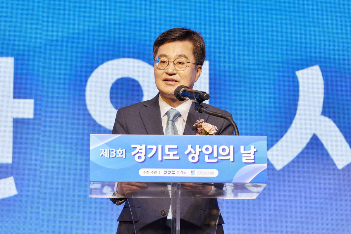 ▲25일 오전 한양대 에리카 라이온스 홀에서 열린 제3회 경기도 상인의 날에서 김동연 경기도지사가 환영사를 하고 있다. (경기도)