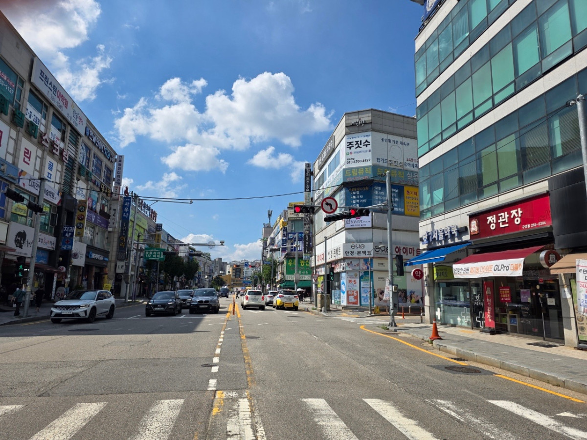 ▲제15호 골목형상점가로 지정된 '구성언남 골목형상점가' 전경 (용인특례시)