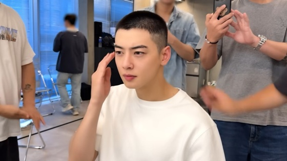 ▲차은우 입대 전 삭발 영상 공개(사진=차은우 유튜브)