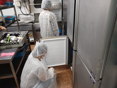 ▲전남 여수시가 위생 점검을 하는 모습이다. (사진제공=여수시)