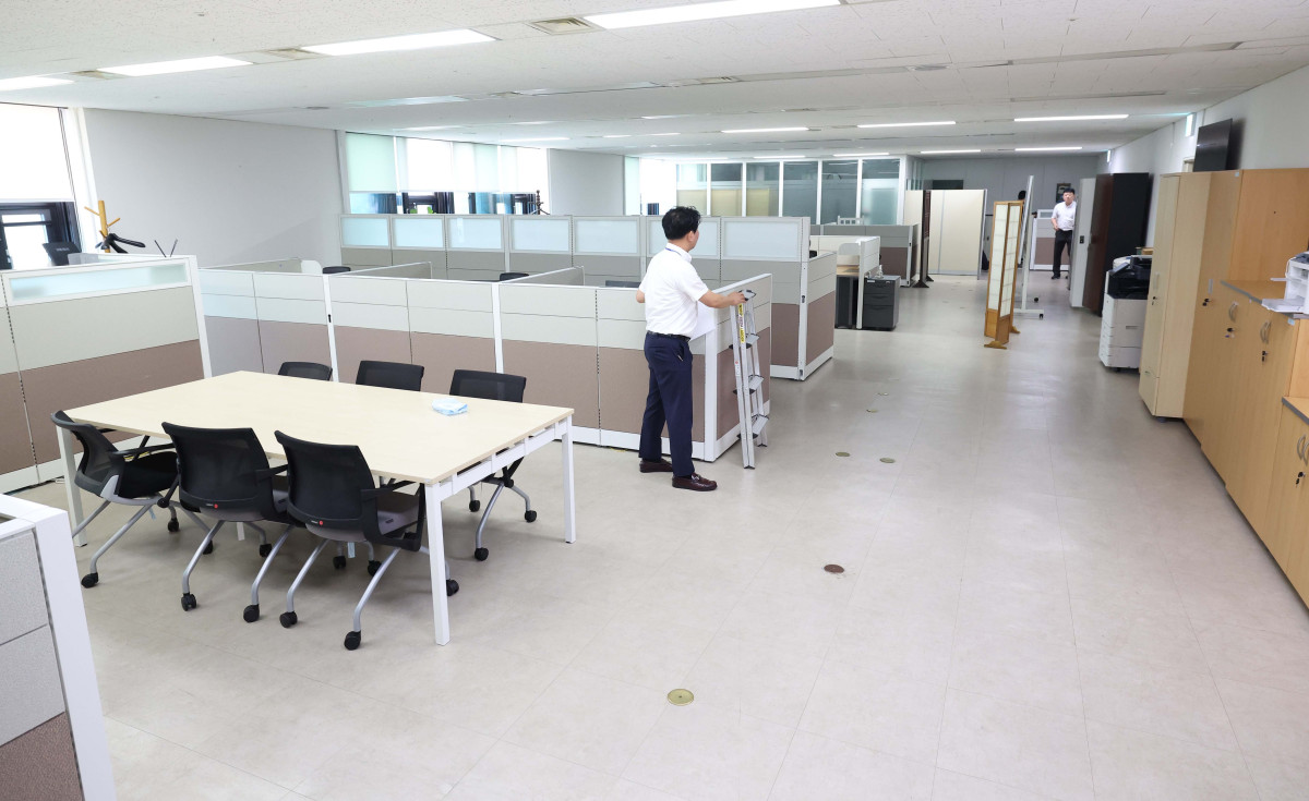 ▲행정안전부 산하 경찰국이 폐지된 26일 서울 종로구 정부서울청사 내 경찰국 사무실이 비어있다.  (신태현 기자 holjjak@)