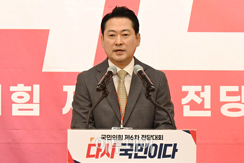 ▲장동혁 국민의힘 신임 당대표가 26일 국회 도서관에서 열린 전당대회 결선장에서 수락연설을 하고 있다. 고이란 기자 photoeran@