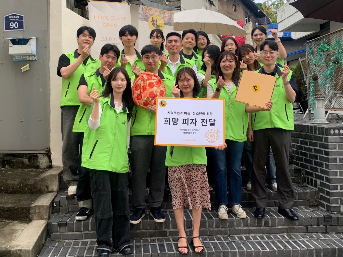 ▲희망 나폴리피자 클래스에 참여한 KG스틸 임직원 모습. (사진= KG스틸)