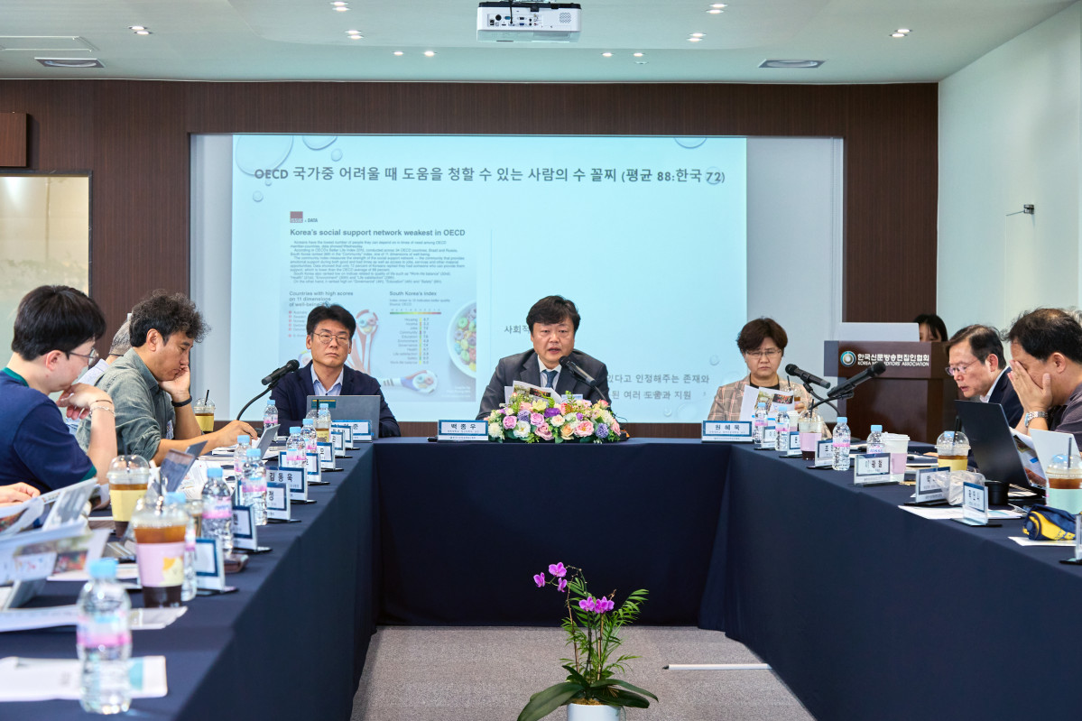 ▲26일 서울 중구 프레스센터에서 열린 ‘2025 생명존중 미디어 포럼’에서 백종우 경희대 정신건강의학과 교수가 발언하고 있다.  (사진=한국신문방송편집인협회)