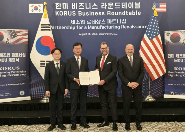 ▲삼성중공업은 25일(현지시간) 한미정상회담이 열린 미국 워싱턴 DC에서 비거 마린 그룹(Vigor Marine Group)과 전략전 파트너십(MOU)를 체결했다. 왼쪽부터 김정관 한국 산업통상자원부 장관, 최성안 삼성중공업 대표이사, 프란체스코 발렌테(Francesco Valente) 비거마린그룹 대표이사, 하워드 러트닉(Howard Lutnick) 미국 상무부 장관. 삼성중공업 제공 (사진제공=삼성중공업)