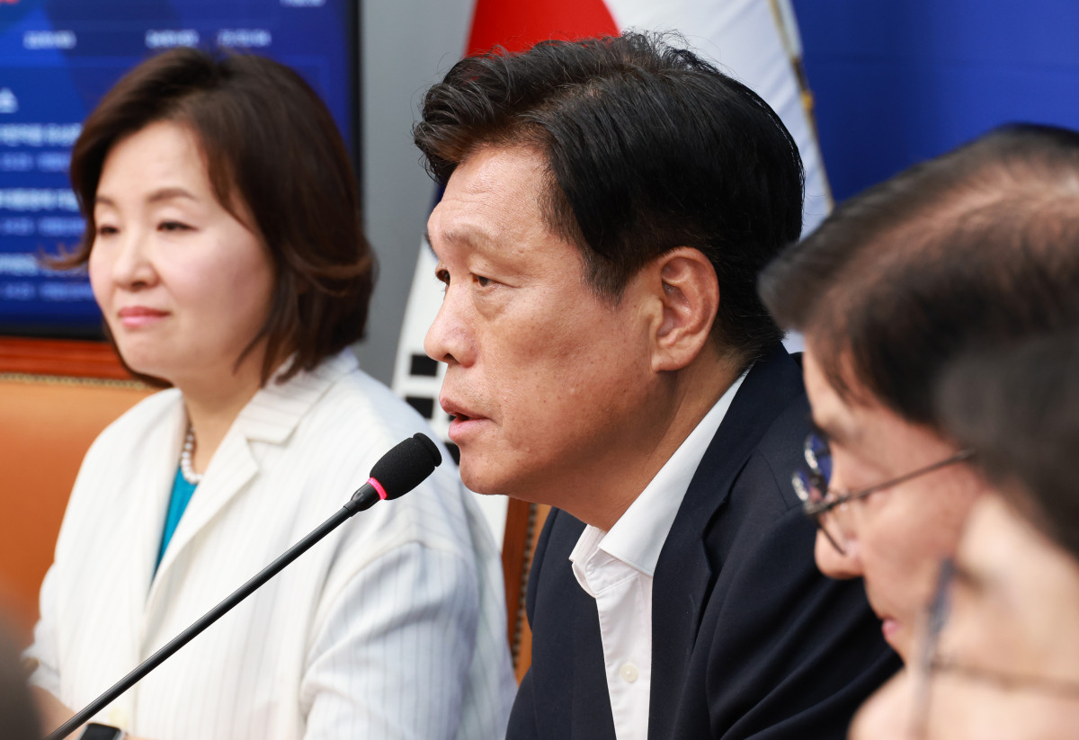 ▲조승래 더불어민주당 지방선거기획단 단장이 26일 오후 서울 여의도 국회에서 열린 '지방선거기획단 제1차 회의'에서 발언을 하고 있다. (사진=뉴시스)