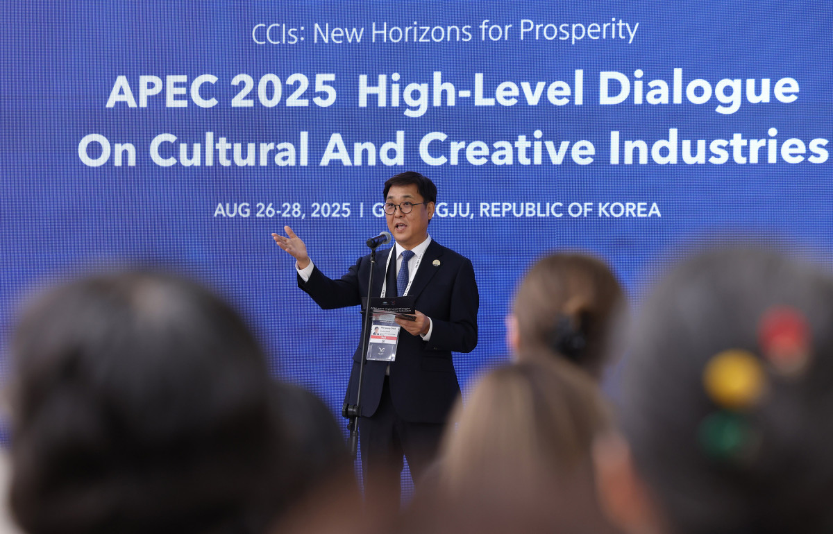 ▲최휘영 문화체육관광부 장관이 26일 경북 경주 우양미술관에서 열린 ‘2025 APEC 문화산업고위급대화 환영만찬 리셉션’에서 환영사를 하고 있다. (문화체육관광부)