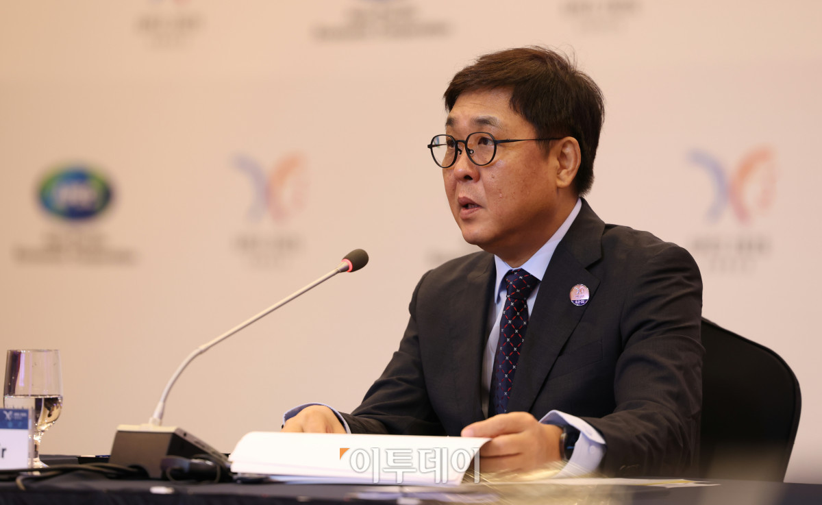 ▲최휘영 문화체육관광부 장관이 27일 경북 경주 힐튼호텔에서 열린 'APEC 문화산업고위급대화 개회식'에서 개회사를 하고 있다. (문화체육관광부)