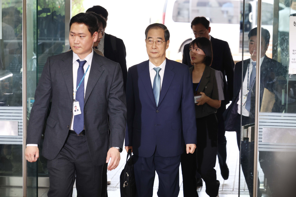 ▲내란 방조 및 위증 등 혐의를 받는 한덕수 전 국무총리가 27일 서울 서초구 서울중앙지방법원에서 열린 구속 전 피의자 심문(영장실질심사)에 출석하고 있다. 신태현 기자 holjjak@