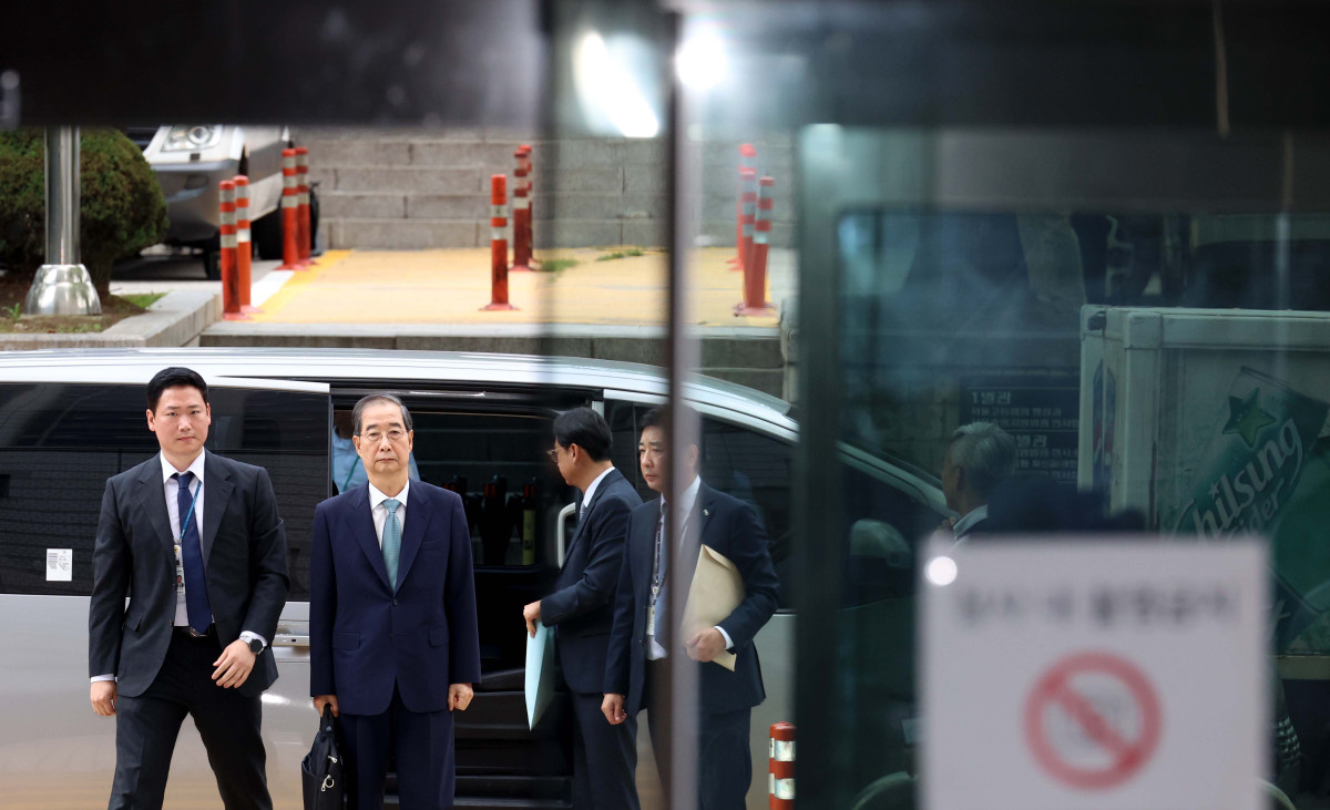 ▲내란 방조 및 위증 등 혐의를 받는 한덕수 전 국무총리가 27일 서울 서초구 서울중앙지방법원에서 열린 구속 전 피의자 심문(영장실질심사)에 출석하고 있다. 신태현 기자 holjjak@