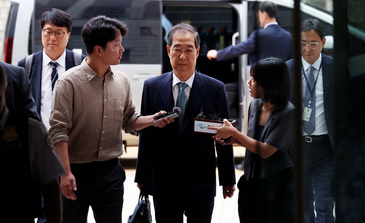 ▲내란 방조 및 위증 등 혐의를 받는 한덕수 전 국무총리가 27일 서울 서초구 서울중앙지방법원에서 열린 구속 전 피의자 심문(영장실질심사)에 출석하고 있다. 신태현 기자 holjjak@