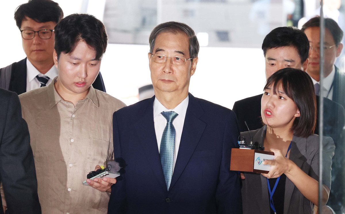 ▲내란 방조 및 위증 등 혐의를 받는 한덕수 전 국무총리가 27일 서울 서초구 서울중앙지방법원에서 열린 구속 전 피의자 심문(영장실질심사)에 출석하고 있다. 신태현 기자 holjjak@