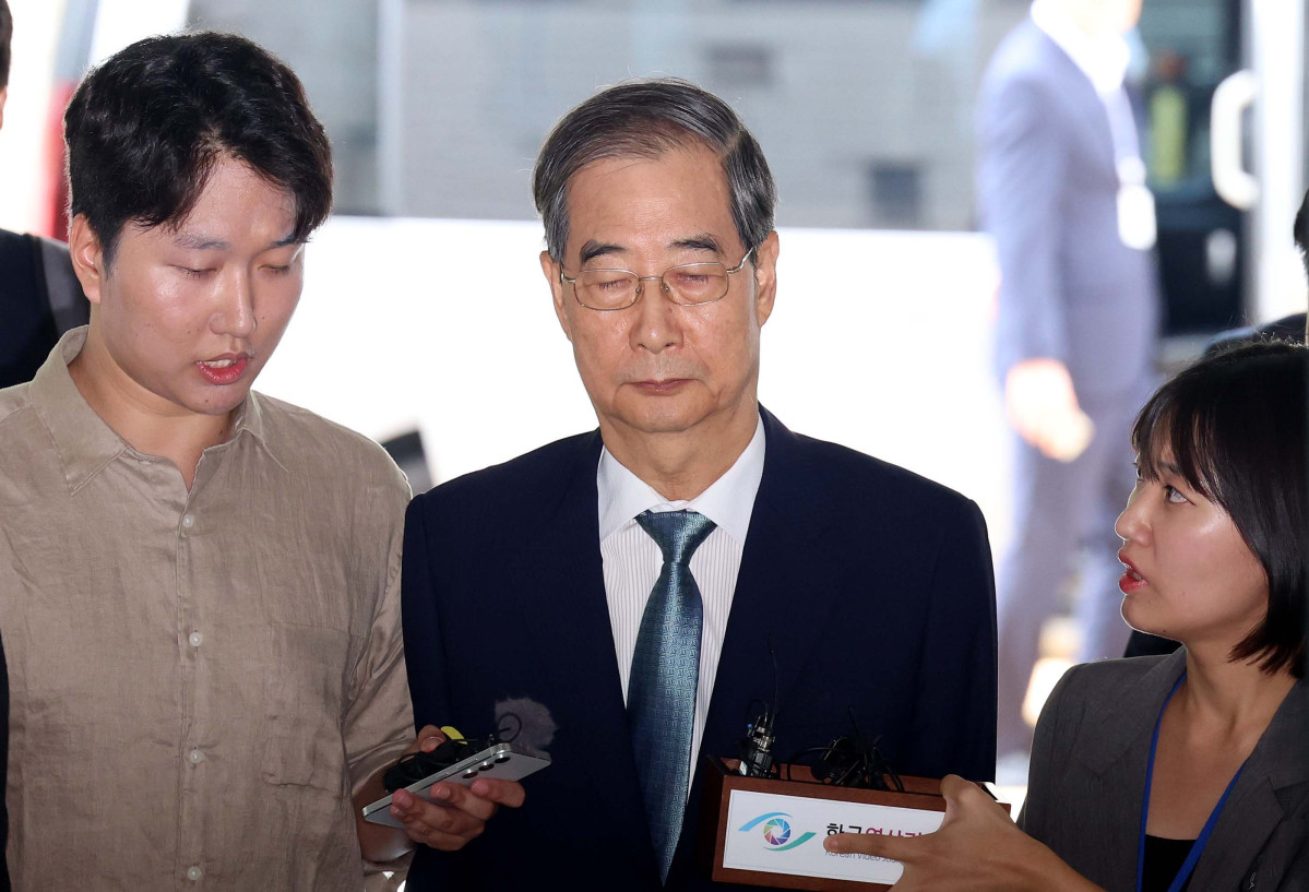 ▲내란 방조 및 위증 등 혐의를 받는 한덕수 전 국무총리가 27일 서울 서초구 서울중앙지방법원에서 열린 구속 전 피의자 심문(영장실질심사)에 출석하고 있다. 신태현 기자 holjjak@