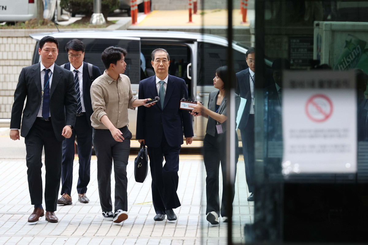 ▲내란 방조 및 위증 등 혐의를 받는 한덕수 전 국무총리가 27일 서울 서초구 서울중앙지방법원에서 열린 구속 전 피의자 심문(영장실질심사)에 출석하고 있다. 신태현 기자 holjjak@