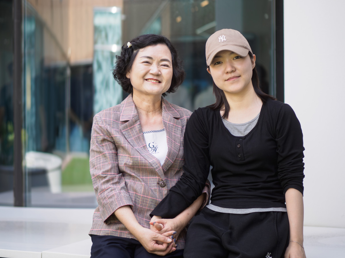 ▲곰믹스 영상 콘테스트에서 대상을 차지한 김종현 씨와 김규은 씨