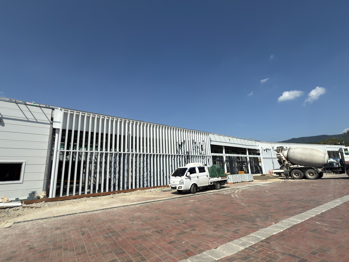 ▲경주엑스포대공원 내에 건설 중인 경제전시장 모습. (조아라 기자 abc@)