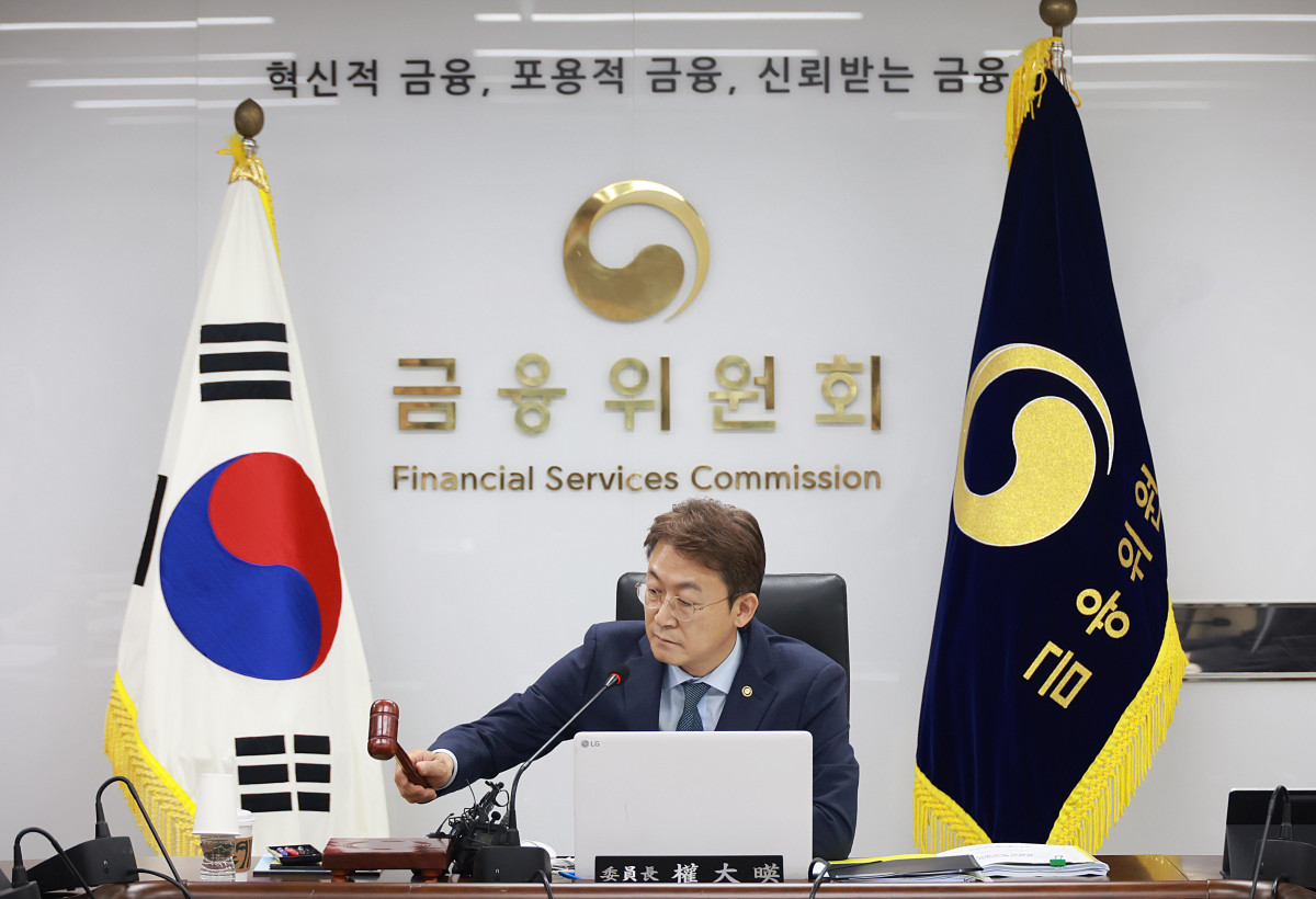 ▲권대영 증권선물위원회 위원장이 27일 오후 서울 종로구 정부서울청사에서 개최한 증권선물위원회 회의에 참석하고 있다. (출처=금융위원회)