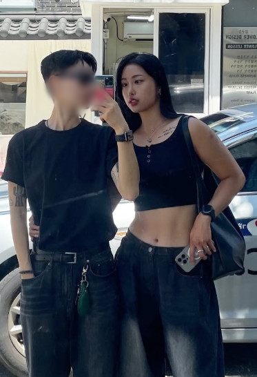 ▲곽선희와 동성 연인. (출처=곽선)