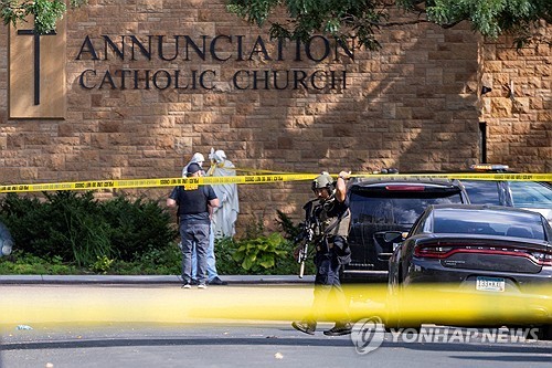 ▲총기 난사 사건이 일어난 미니애폴리스 가톨릭 학교 (로이터연합뉴스)