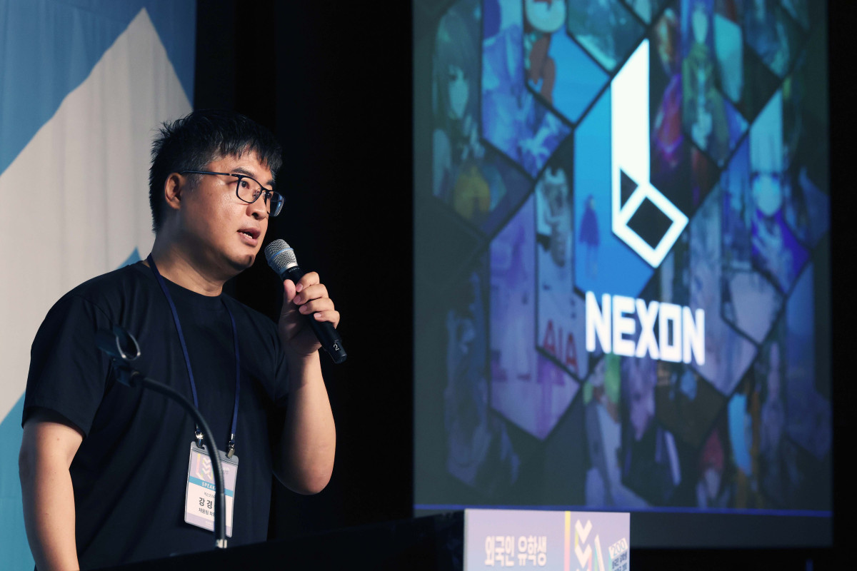 ▲강경중 넥슨코리아 채용팀 파트장이 28일 서울 중구 플라자호텔에서 열린 ‘외국인 유학생 네트워크(ISN) 200’에서 발표하고 있다. 이투데이가 주최하는 ISN(International Students Network) 200은 외국인 유학생이 학업을 넘어 실질적인 커리어를 설계하고 한국 사회의 일원으로 정착할 수 있도록 돕는 행사다. 정부, 기업, 교육기관이 협력해 비자, 주거, 언어 문제 등 실생활 정보 제공은 물론, 기업 실무자와의 네트워킹 및 멘토링, 취업 정보를 제공해 구체적인 취업 기회를 마련한다. 신태현 기자 holjjak@