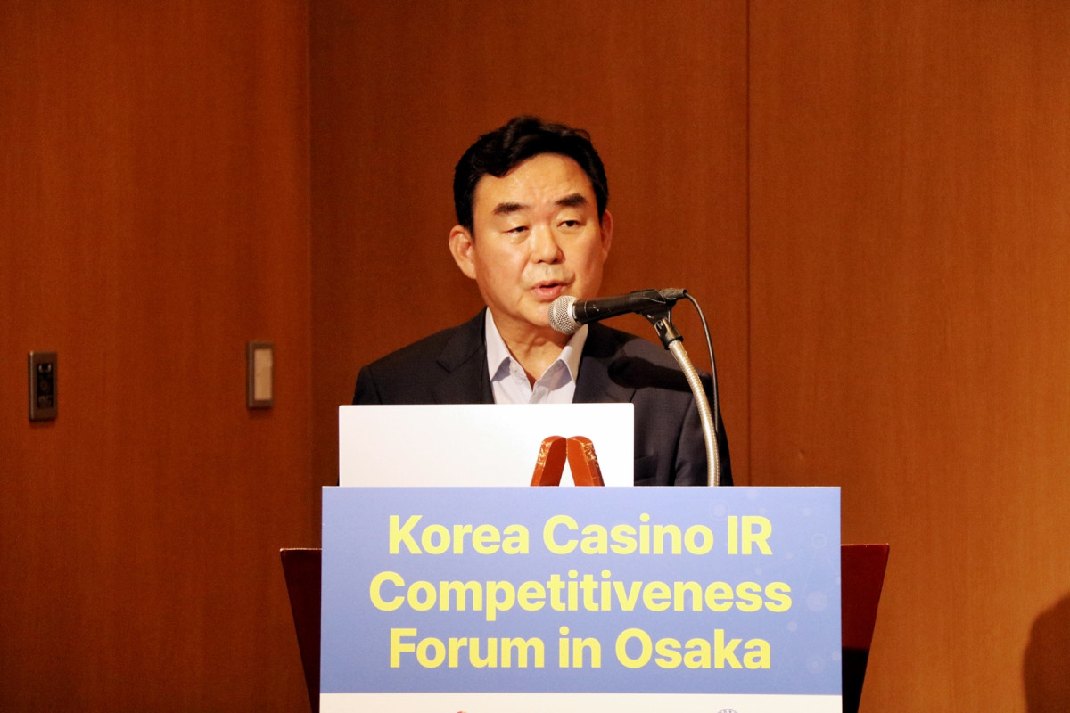 ▲최철규 강원랜드 직무대행이 27~28일 일본 오사카 힐튼호텔에서 열린 ‘한국 카지노 IR 경쟁력 강화 포럼’에 참석해 축사를 하고 있다.  (사진제공=강원랜드)