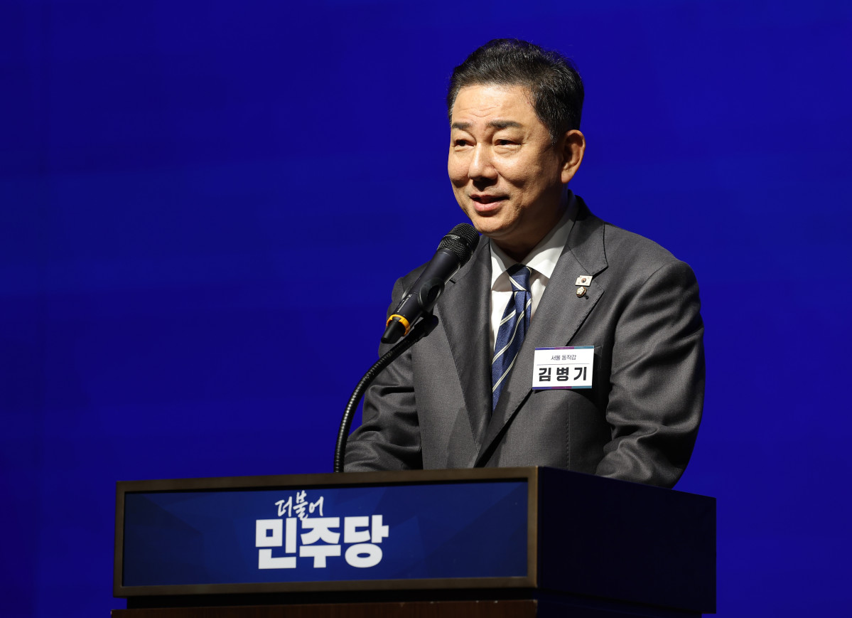 ▲28일 인천시 중구 파라다이스시티 컨벤션에서 열린 더불어민주당 의원단 워크숍에서 김병기 원내대표가 발언하고 있다. (사진=연합뉴스)