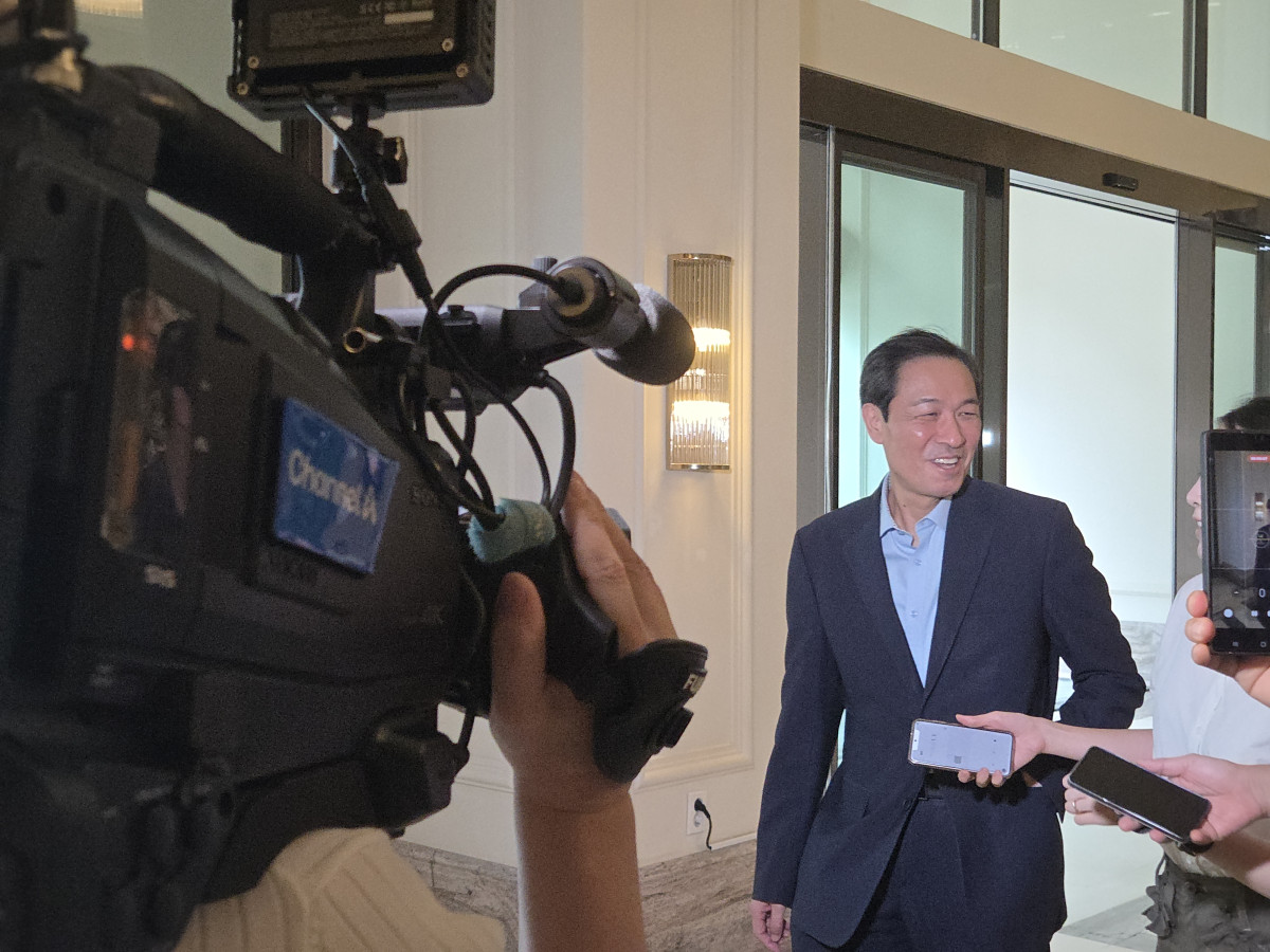 ▲우상호 대통령실 정무수석이 28일 인천 중구 파라다이스시티 컨벤션센터에서 기자들과 만나 질문에 답하고 있다. (유승호 기자 peter@)