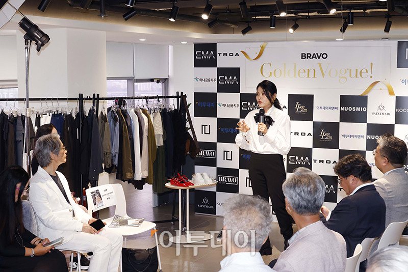 ▲박명선 패션디렉터가 28일 서울 강남구 논현동 이투데이빌딩 라운지에서 열린 브라보마이라이프 창간 10주년 기념 프리미엄 패션 축제 'Bravo Golden Vogue'에서 '시니어들을 위한 스타일링 팁' 특강을 하고 있다. 고이란 기자 photoeran@