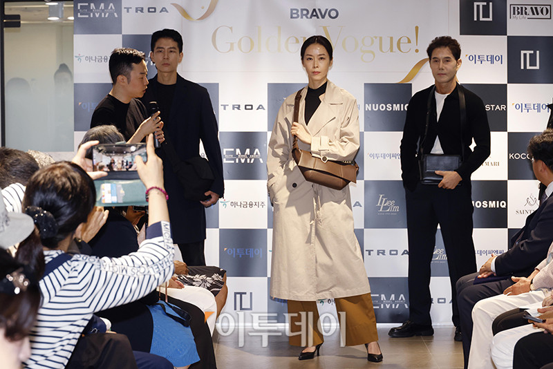 ▲28일 서울 강남구 논현동 이투데이빌딩 라운지에서 열린 브라보마이라이프 창간 10주년 기념 프리미엄 패션 축제 'Bravo Golden Vogue'에서 브랜드 트렁크쇼가 열리고 있다. 고이란 기자 photoeran@