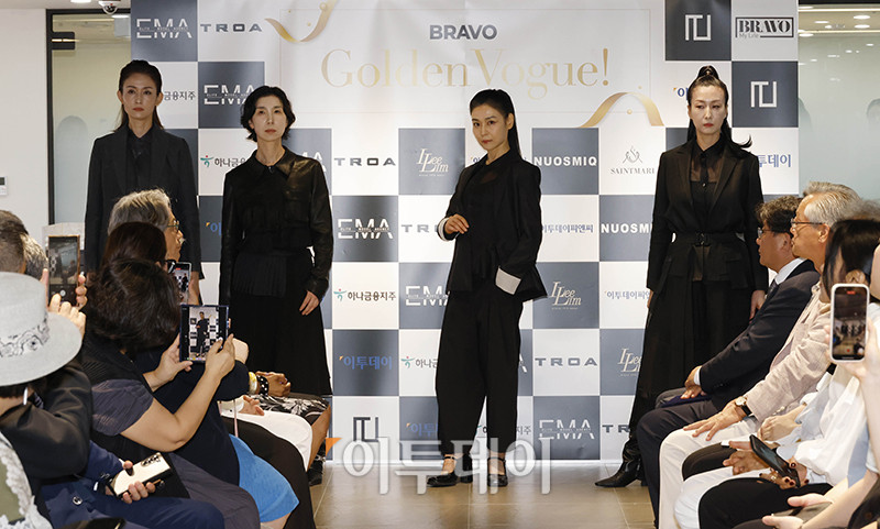 ▲28일 서울 강남구 논현동 이투데이빌딩 라운지에서 열린 브라보마이라이프 창간 10주년 기념 프리미엄 패션 축제 'Bravo Golden Vogue'에서 브랜드 트렁크쇼가 열리고 있다. 고이란 기자 photoeran@