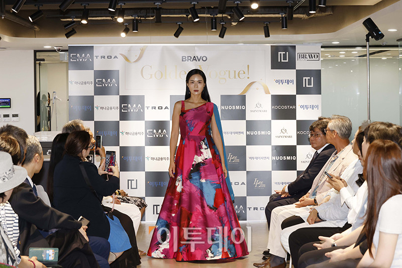 ▲28일 서울 강남구 논현동 이투데이빌딩 라운지에서 열린 브라보마이라이프 창간 10주년 기념 프리미엄 패션 축제 'Bravo Golden Vogue'에서 브랜드 트렁크쇼가 열리고 있다. 고이란 기자 photoeran@