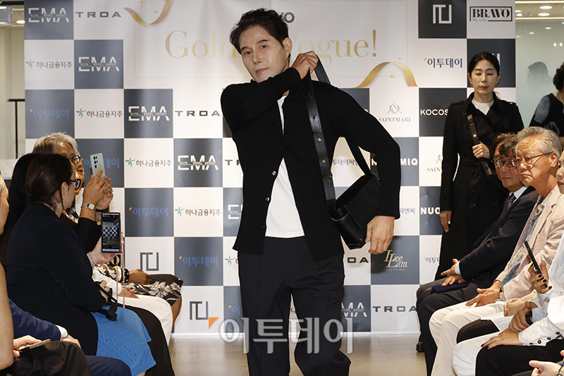 ▲28일 서울 강남구 논현동 이투데이빌딩 라운지에서 열린 브라보마이라이프 창간 10주년 기념 프리미엄 패션 축제 'Bravo Golden Vogue'에서 브랜드 트렁크쇼가 열리고 있다. 고이란 기자 photoeran@