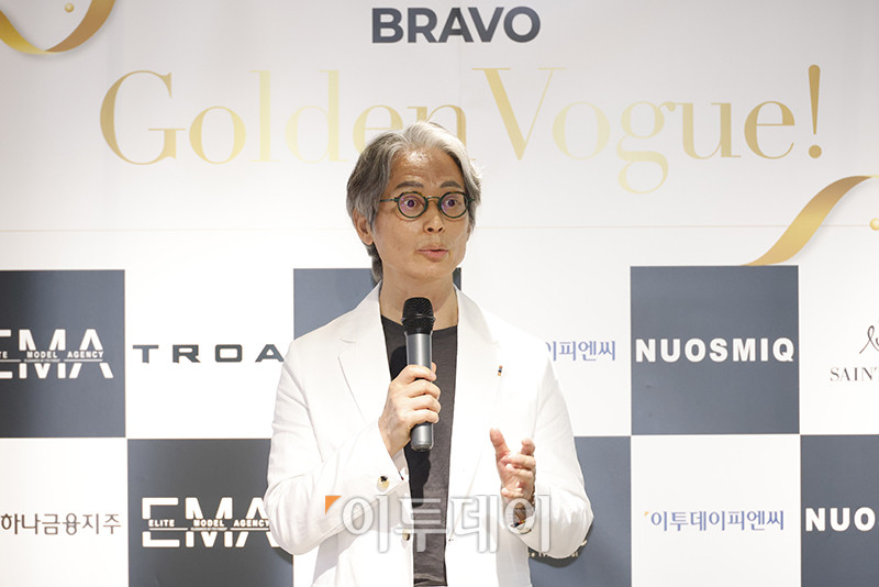 ▲28일 서울 강남구 논현동 이투데이빌딩 라운지에서 열린 브라보마이라이프 창간 10주년 기념 프리미엄 패션 축제 'Bravo Golden Vogue'에서 알렉스 강 엘리트모델에이전시 대표가 인사말을 하고 있다. 고이란 기자 photoeran@